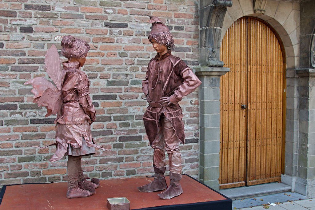 living statue levend standbeeld evenement event festival festiviteit kunst art straatkunst streetart artiest beeld beeldhouwwerk sculpture sculptuur